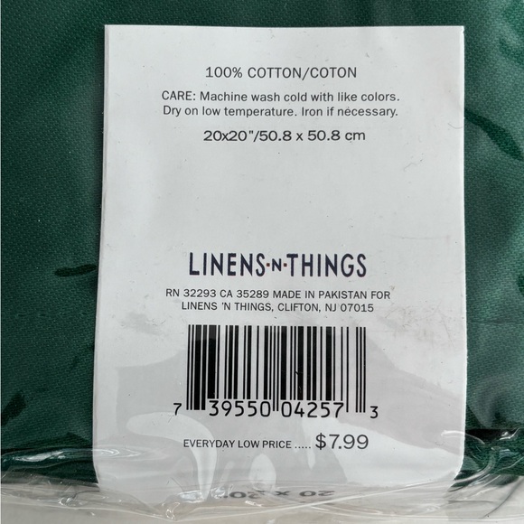 Linens and things, restaurant quality, dinner, napkins set of eight ￼ - Picture 4 of 4